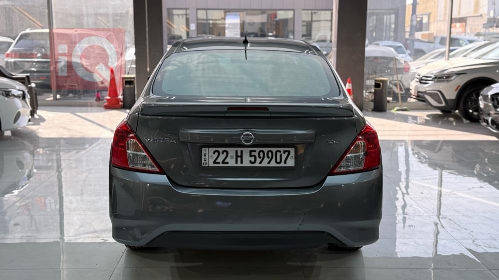 نيسان فيرسا